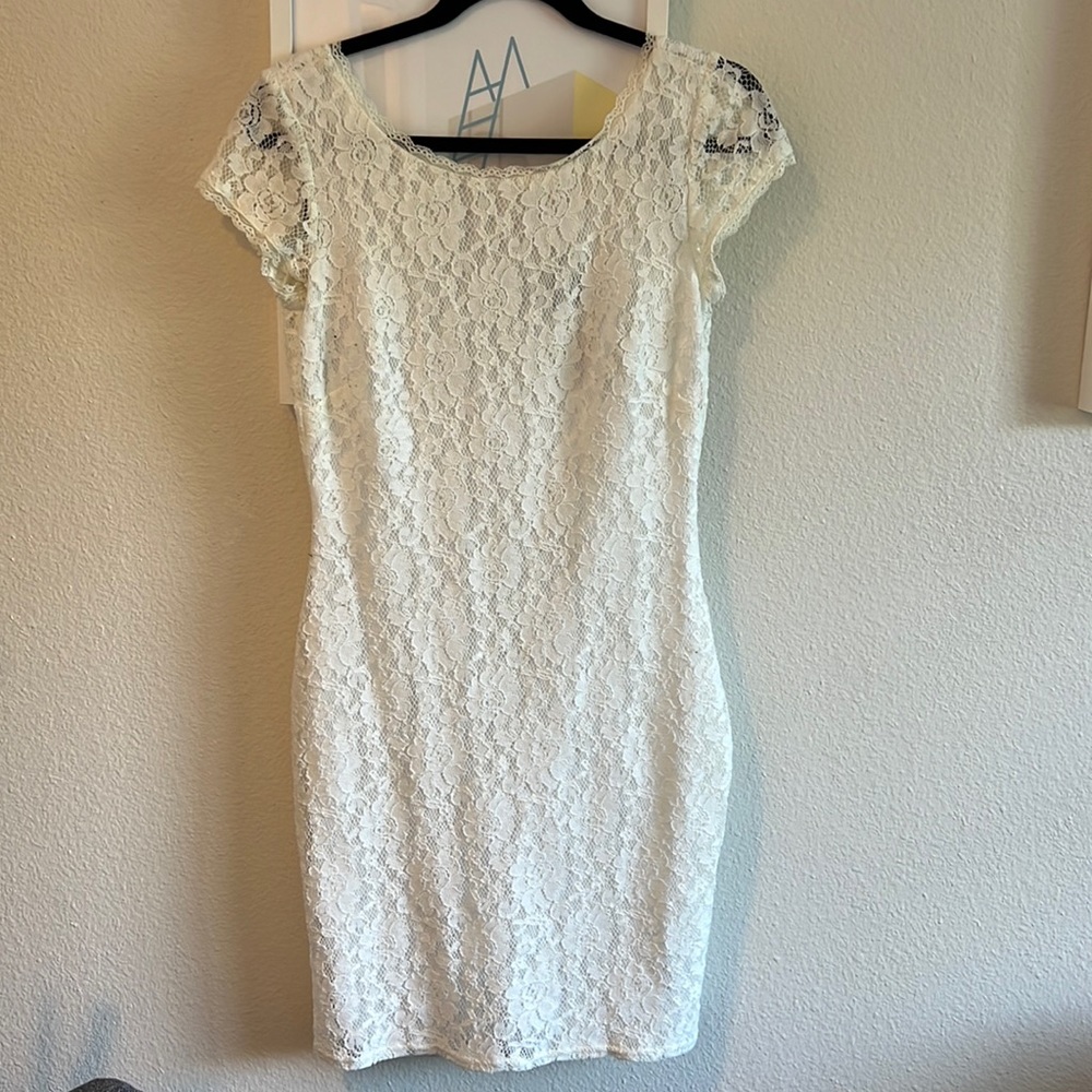 Lace white dress by laundry by shelli seagal